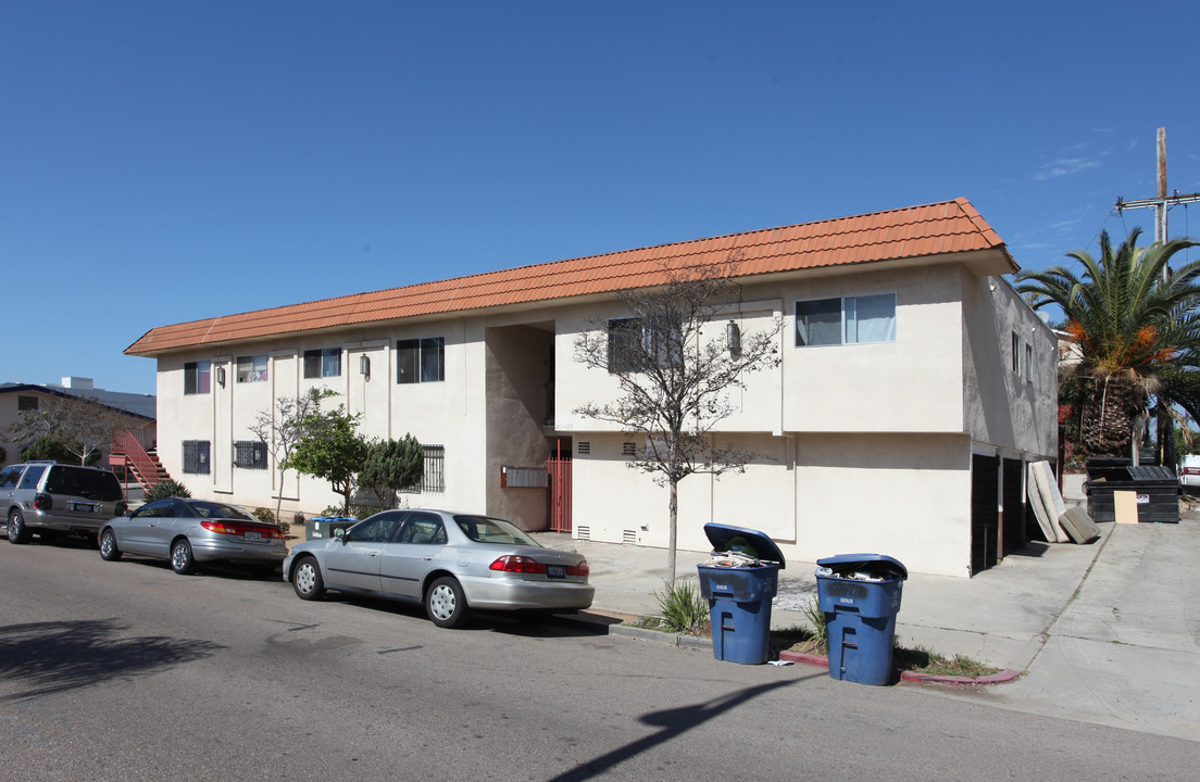 201-219 E 12th St in National City, CA - Foto de edificio