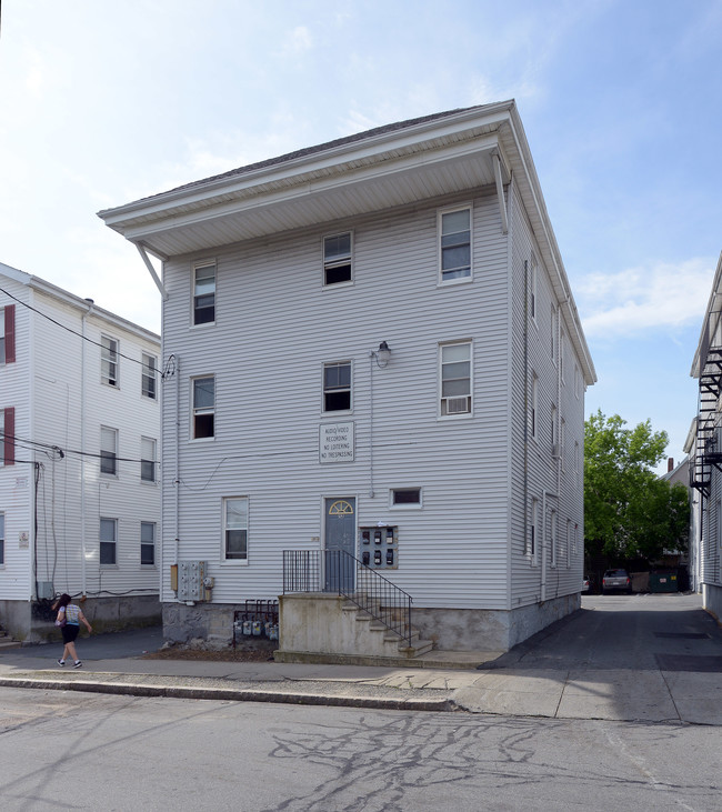 52 Deane St in New Bedford, MA - Building Photo - Building Photo