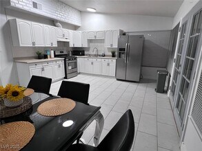 5415 Oxbow St in Las Vegas, NV - Building Photo - Building Photo