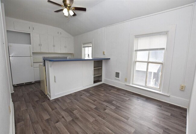 309 Waugoo Ave in Oshkosh, WI - Building Photo - Building Photo