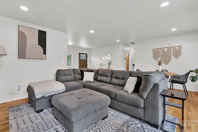 220 N Owyhee St, Unit 2 Bedroom House in Boise, ID - Foto de edificio - Building Photo
