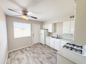 5105 S La Rosa Dr in Tempe, AZ - Foto de edificio - Building Photo