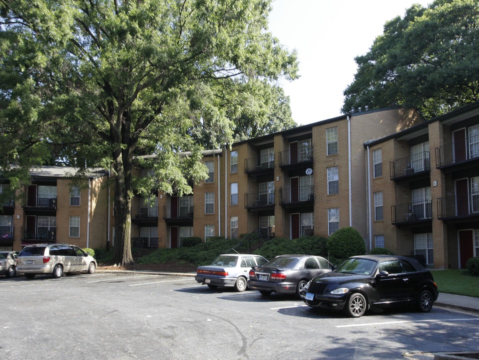 Columbia Plaza in Atlanta, GA - Foto de edificio