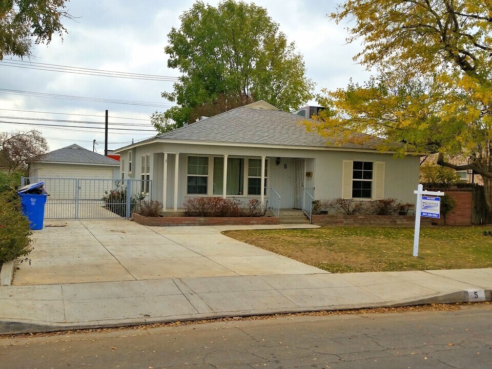5 Irene St in Bakersfield, CA - Building Photo