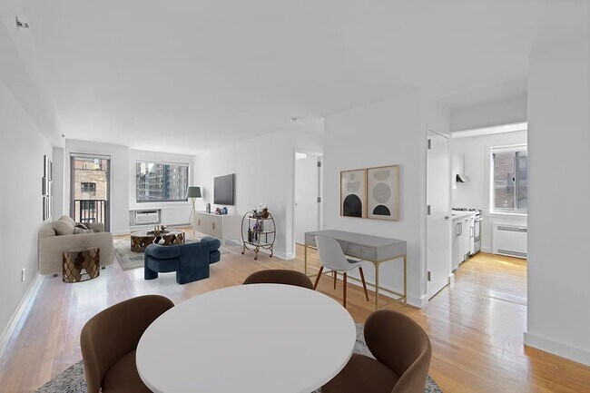 101 W 15th St in New York, NY - Building Photo - Building Photo