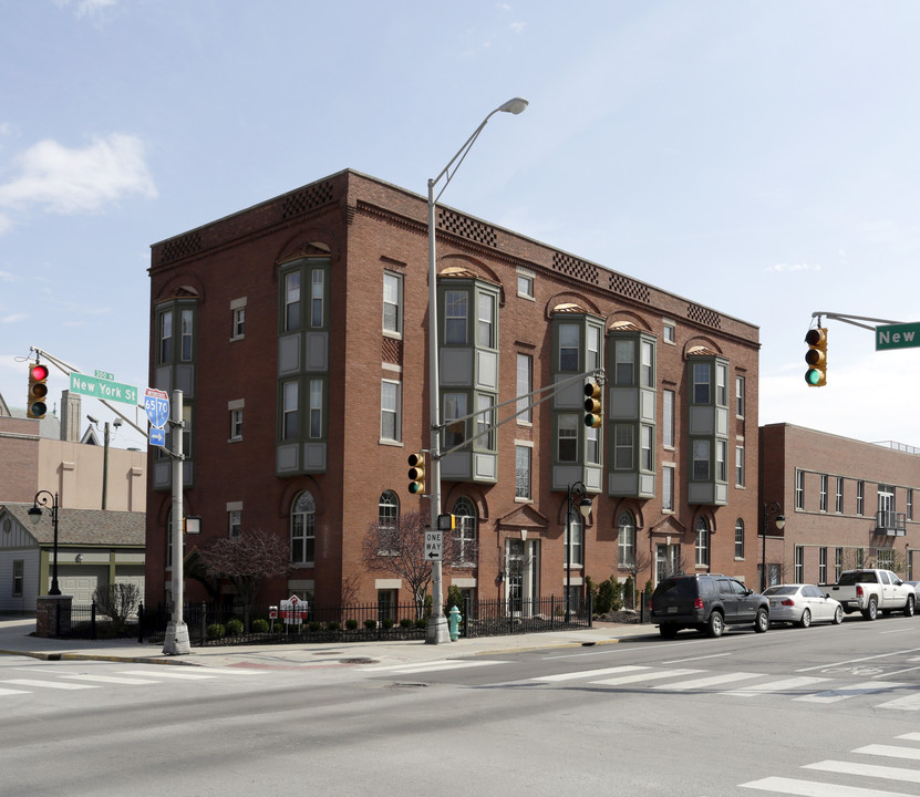 402 E New York St in Indianapolis, IN - Foto de edificio