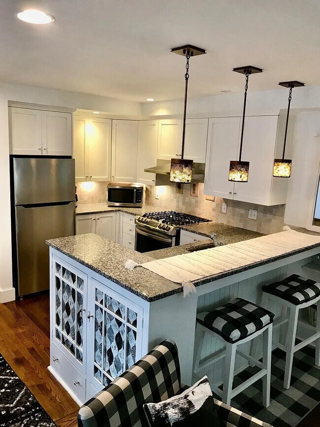 62 Cypress St in Brookline, MA - Building Photo - Building Photo