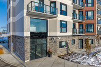 Bayfield Tower Apartments in Barrie, ON - Building Photo - Building Photo