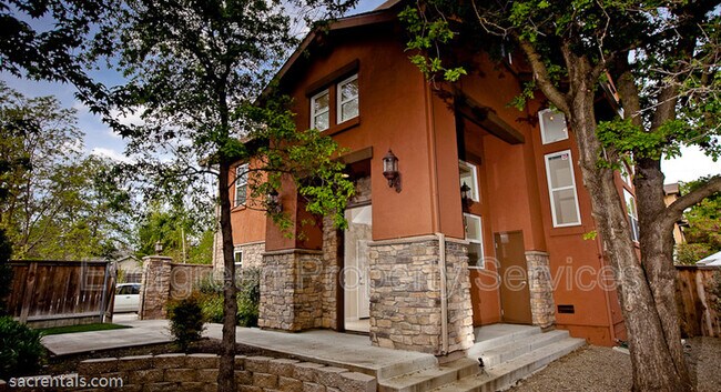 property at 2515a Garfield Ave