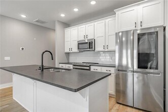 608 W Maple St in Rogers, AR - Building Photo - Building Photo