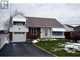 64 Glenview Dr in Hamilton, ON - Building Photo