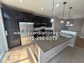 11325 Sand Castle Dr in Woodbury, MN - Building Photo - Building Photo