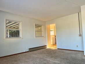 16043 Sylvester Rd SW in Burien, WA - Building Photo - Building Photo