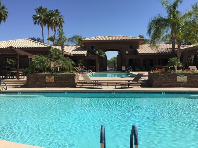 7009 E Acoma Dr in Scottsdale, AZ - Foto de edificio - Building Photo