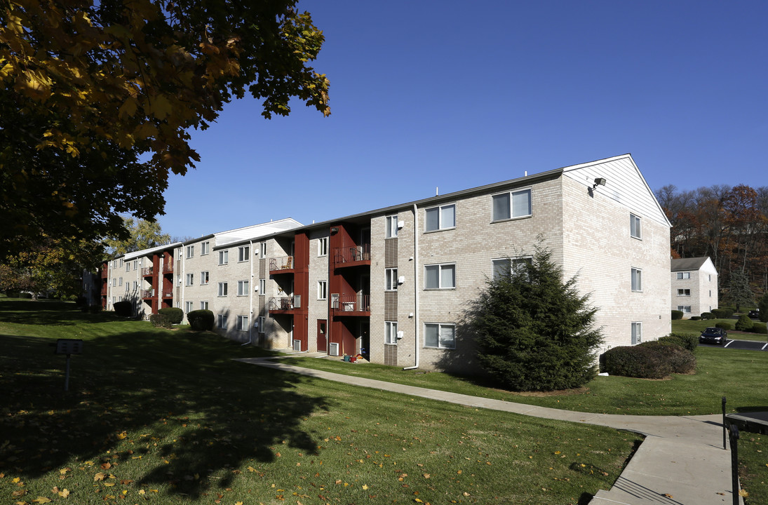 Helfrich Springs in Whitehall, PA - Building Photo