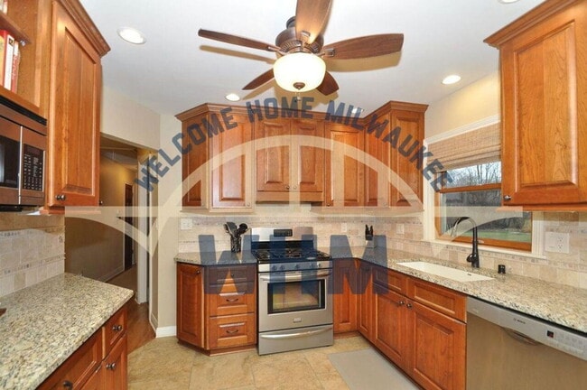 property at 1920 Fairhaven Blvd
