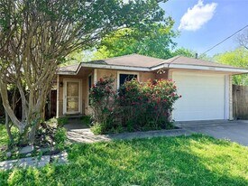 1402 S Montgomery St in Sherman, TX - Building Photo