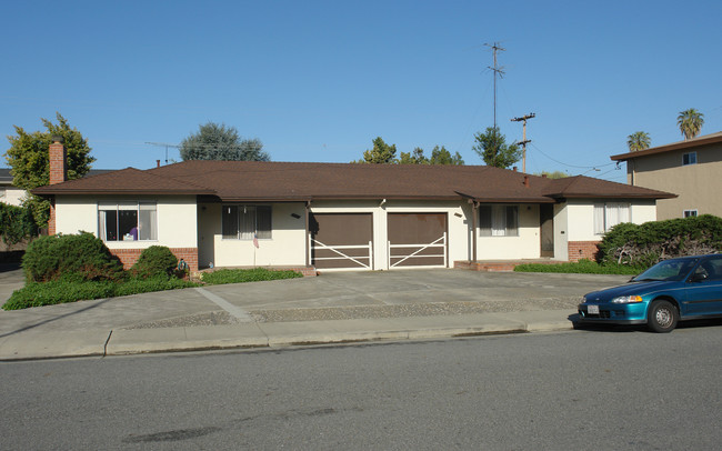 413 Dunster Dr in Campbell, CA - Foto de edificio - Building Photo