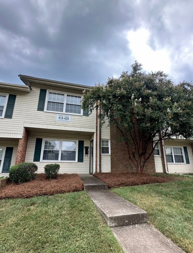 424 Muirs Chapel Rd in Greensboro, NC - Building Photo - Building Photo