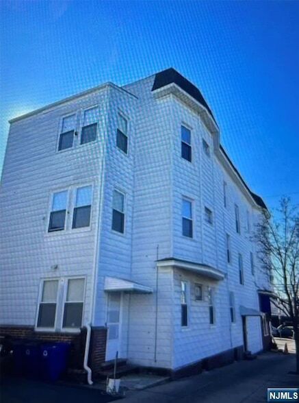 176 Shaw St, Unit 2 in Garfield, NJ - Foto de edificio