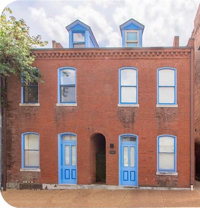 906 Russell Blvd in St. Louis, MO - Foto de edificio