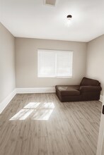7337 St Louis St in Houston, TX - Building Photo - Building Photo