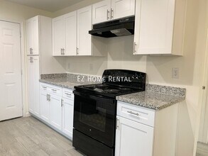 5044 Mallow St-Unit -B in Houston, TX - Foto de edificio - Building Photo