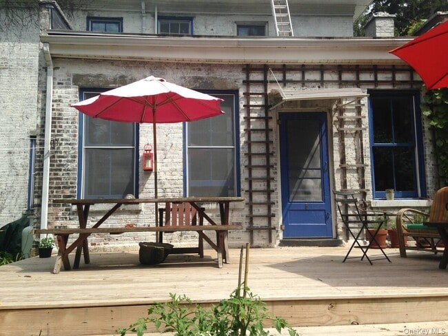 225 Barrytown Rd in Barrytown, NY - Building Photo - Building Photo