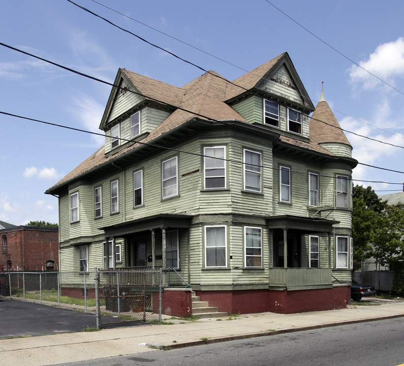 451 Cranston St in Providence, RI - Building Photo