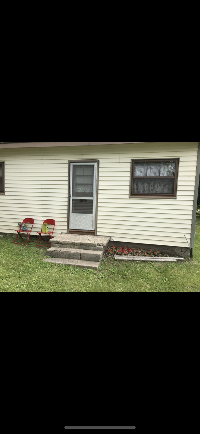 6636 W Lake Dr in Fremont, MI - Building Photo - Building Photo