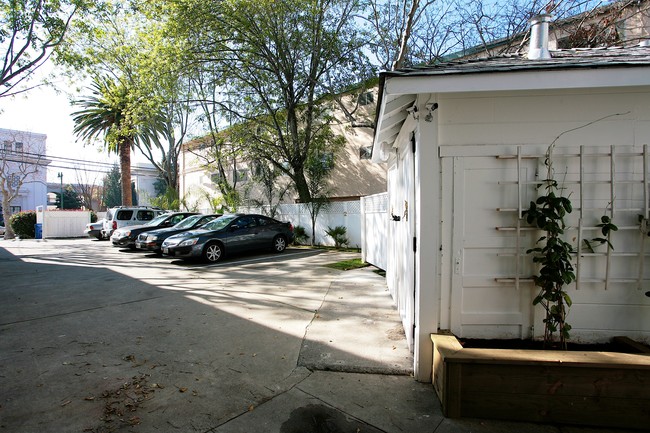 2257 Central Ave in Alameda, CA - Foto de edificio - Building Photo