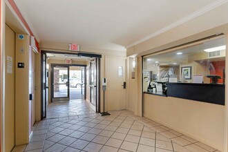 Furnished Studio-San Jose - Downtown in San Jose, CA - Foto de edificio - Building Photo