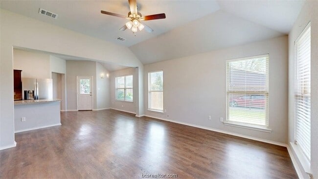 803 Meadow Brook Dr in Caldwell, TX - Building Photo - Building Photo