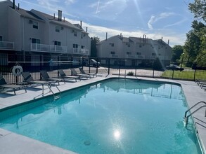 Hunter's Pointe Townhomes in Medina, OH - Building Photo - Building Photo