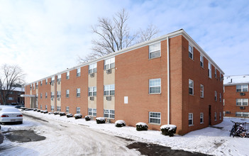 Riverview Plaza in Columbus, OH - Building Photo - Building Photo