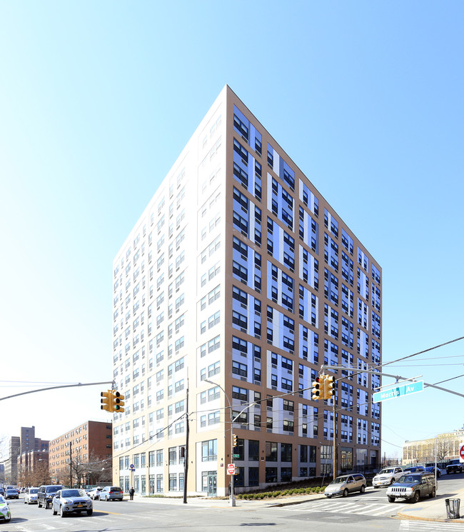 655 Morris Ave in Bronx, NY - Building Photo - Building Photo