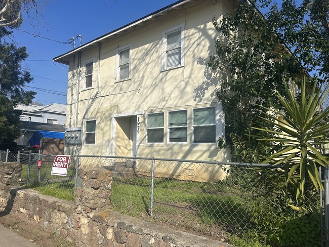 1977 Veatch St, Unit 1 in Oroville, CA - Building Photo - Building Photo