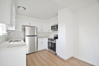 125 S Guadalupe Ave in Redondo Beach, CA - Building Photo - Building Photo