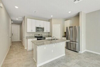 5694 SE Edgewater Cir in Stuart, FL - Building Photo - Building Photo