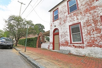 328 W Gay St, Unit A in West Chester, PA - Foto de edificio - Building Photo