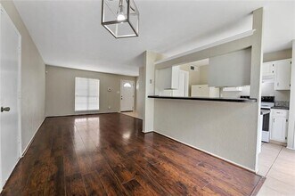 7008 Greenview Cir N in Fort Worth, TX - Building Photo - Building Photo