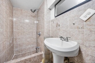 11325 Francis Lewis Blvd in Queens Village, NY - Building Photo - Building Photo