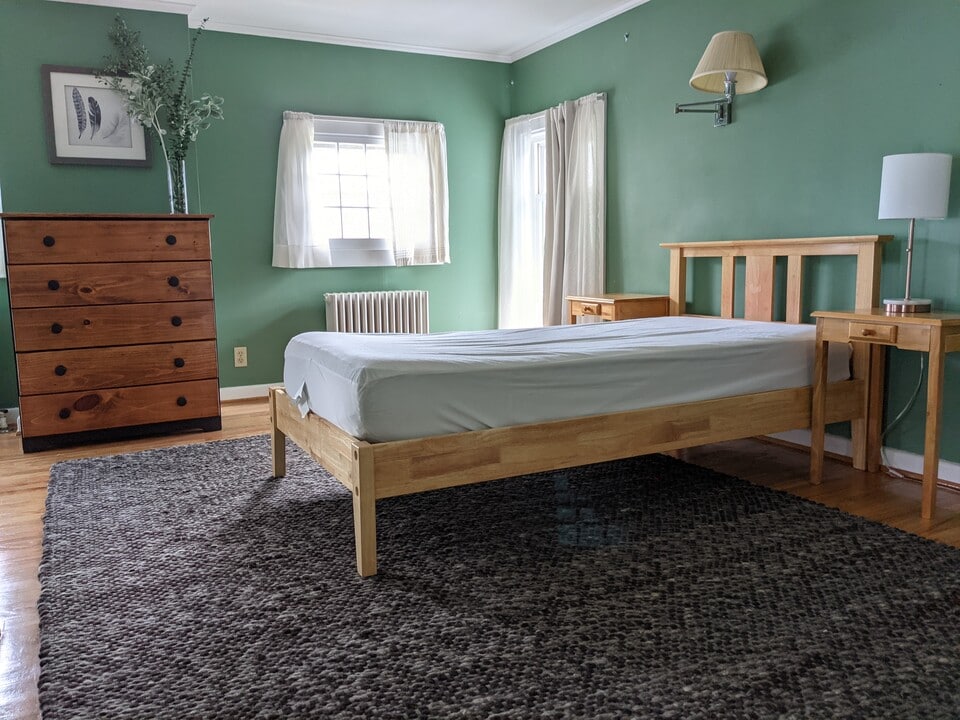27 Howard St, Unit Green Room + Tan Bath in Bangor, ME - Building Photo