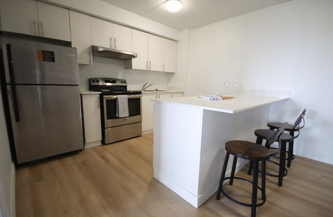 University Place - 50 University Ave E