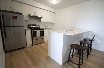 University Place - 50 University Ave E in Waterloo, ON - Building Photo - Building Photo