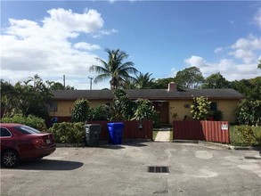 2634 Pierce St in Hollywood, FL - Building Photo - Building Photo