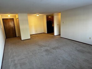 Worthington Apartments in Rocky Hill, CT - Building Photo - Building Photo