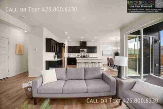 8461 32nd Pl NE in Marysville, WA - Foto de edificio - Building Photo
