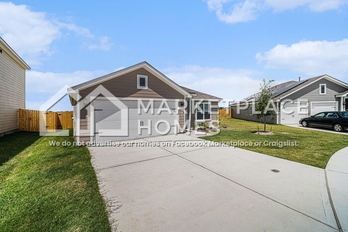 904 Crimson Wolf Rd in Fort Worth, TX - Foto de edificio