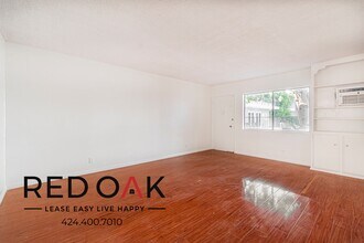 10535 Lindley Ave in Los Angeles, CA - Foto de edificio - Building Photo